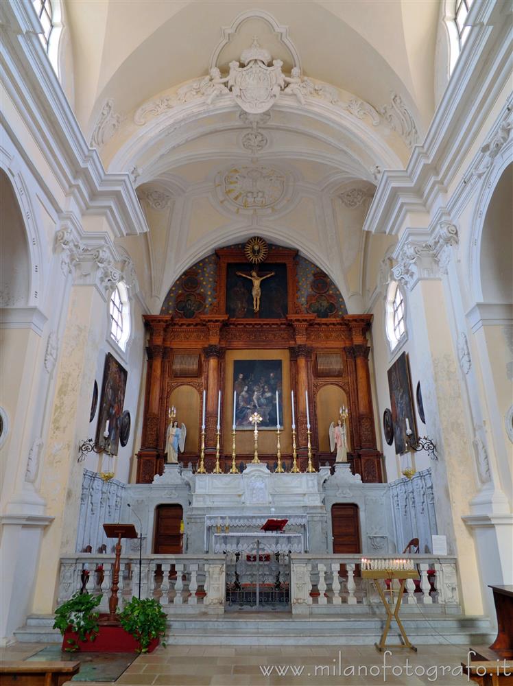 Gallipoli (Lecce, Italy) - Altar and presbytery of the Church of Saint Francis from Assisi